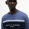 T-shirt Hilfiger con logo a righe T-shirt Hilfiger con logo a righe