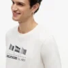 T-shirt Hilfiger con logo multi-bandiera T-shirt Hilfiger con logo multi-bandiera