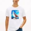 T-shirt Hilfiger con stampa fotografica a tema velico T-shirt Hilfiger con stampa fotografica a tema velico