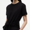 T-shirt in cotone fiammato con nodo sul davanti T-shirt in cotone fiammato con nodo sul davanti