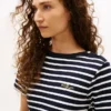 T-shirt in cotone interlock con bottoni dorati T-shirt in cotone interlock con bottoni dorati