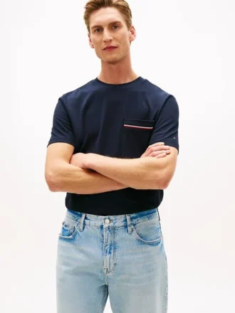 T-shirt in piqué con taschino a righe