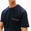 T-shirt in piqué con taschino a righe T-shirt in piqué con taschino a righe