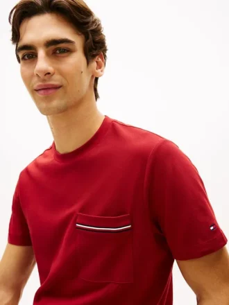 T-shirt in piqué con taschino a righe