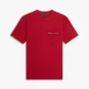 T-shirt in piqué con taschino a righe T-shirt in piqué con taschino a righe