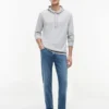 T-shirt leggera con cappuccio T-shirt leggera con cappuccio