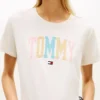 T-shirt multicolore con logo Tommy in stile college T-shirt multicolore con logo Tommy in stile college
