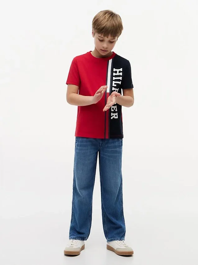 T-shirt per bambini con logo a blocchi di colore verticali T-shirt per bambini con logo a blocchi di colore verticali