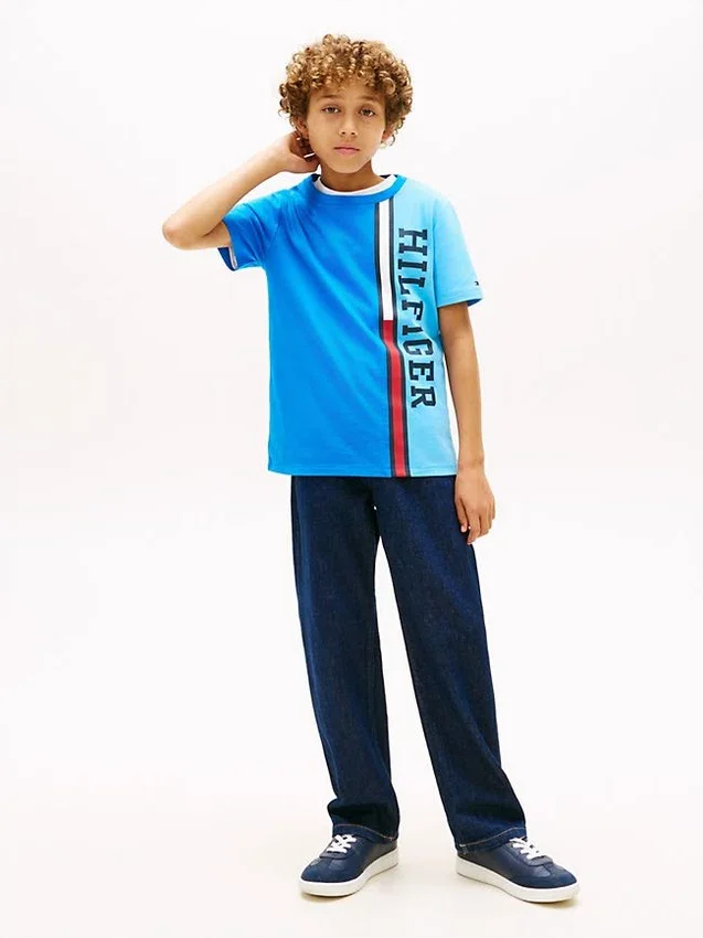 T-shirt per bambini con logo a blocchi di colore verticali T-shirt per bambini con logo a blocchi di colore verticali