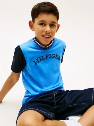 T-shirt per bambini con logo monotipo a blocchi di colore