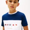 T-shirt per bambini con logo multibandiera a blocchi di colore T-shirt per bambini con logo multibandiera a blocchi di colore