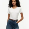 T-shirt slim fit a girocollo in punto traforato T-shirt slim fit a girocollo in punto traforato