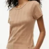 T-shirt slim fit a girocollo in punto traforato