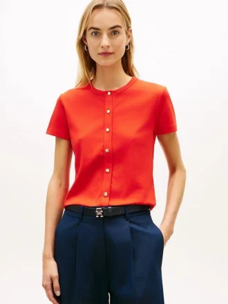 T-shirt slim fit con bottoni