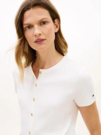 T-shirt slim fit con bottoni