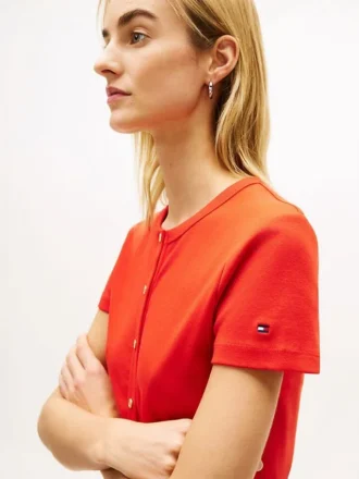 T-shirt slim fit con bottoni