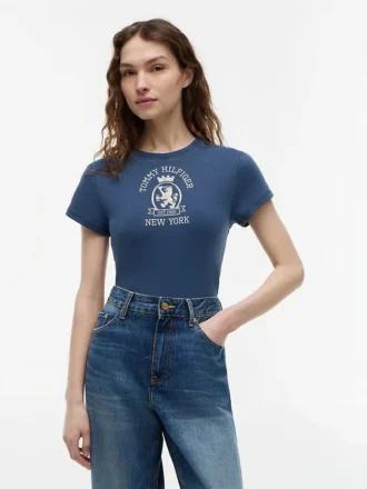 T-shirt slim fit con logo Crest tinta in capo