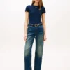T-shirt slim fit con monogramma in stile calligrafico T-shirt slim fit con monogramma in stile calligrafico