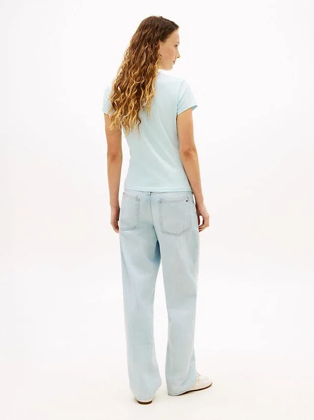 T-shirt slim fit con monogramma in stile calligrafico T-shirt slim fit con monogramma in stile calligrafico
