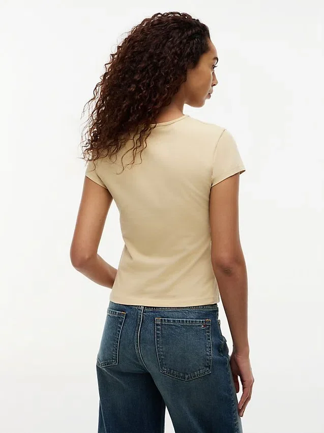 T-shirt slim fit con monogramma in stile calligrafico T-shirt slim fit con monogramma in stile calligrafico