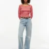 T-shirt slim fit con scollo a barchetta T-shirt slim fit con scollo a barchetta