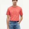 T-shirt tinta in capo con logo foglia d’alloro T-shirt tinta in capo con logo foglia d’alloro