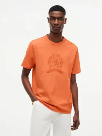 T-shirt tinta in capo con logo foglia d’alloro T-shirt tinta in capo con logo foglia d’alloro