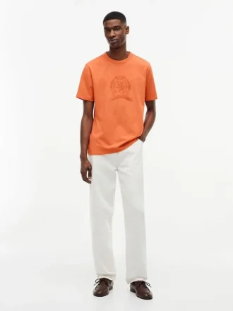T-shirt tinta in capo con logo foglia d’alloro T-shirt tinta in capo con logo foglia d’alloro