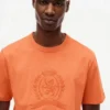 T-shirt tinta in capo con logo foglia d’alloro T-shirt tinta in capo con logo foglia d’alloro