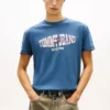 T-shirt Tommy Jeans con logo bandiera ondulata T-shirt Tommy Jeans con logo bandiera ondulata