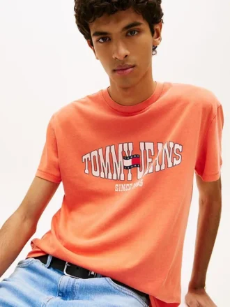 T-shirt Tommy Jeans con logo bandiera ondulata