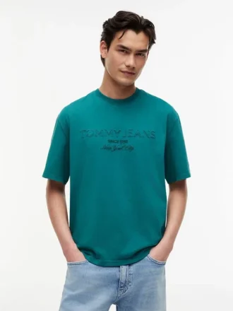 T-shirt Tommy Jeans con logo effetto consumato