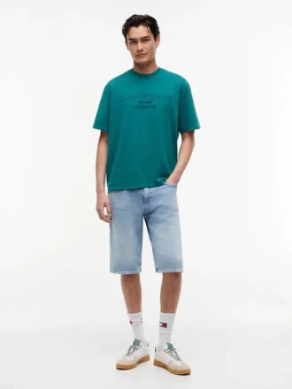 T-shirt Tommy Jeans con logo effetto consumato