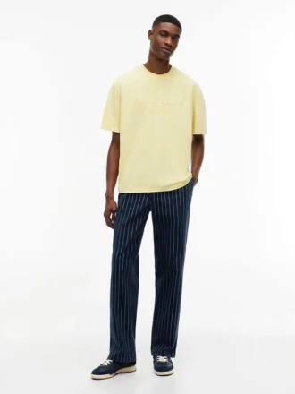 t shirt tommy jeans con logo effetto consumato 2 6 330x440 - T-shirt Tommy Jeans con logo effetto consumato