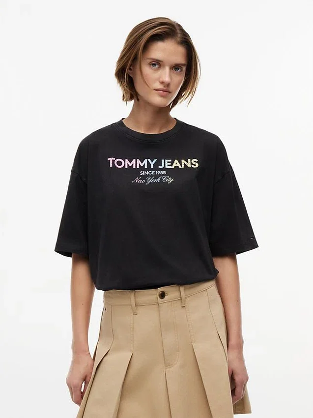 T-shirt Tommy Jeans con logo in cristallo T-shirt Tommy Jeans con logo in cristallo