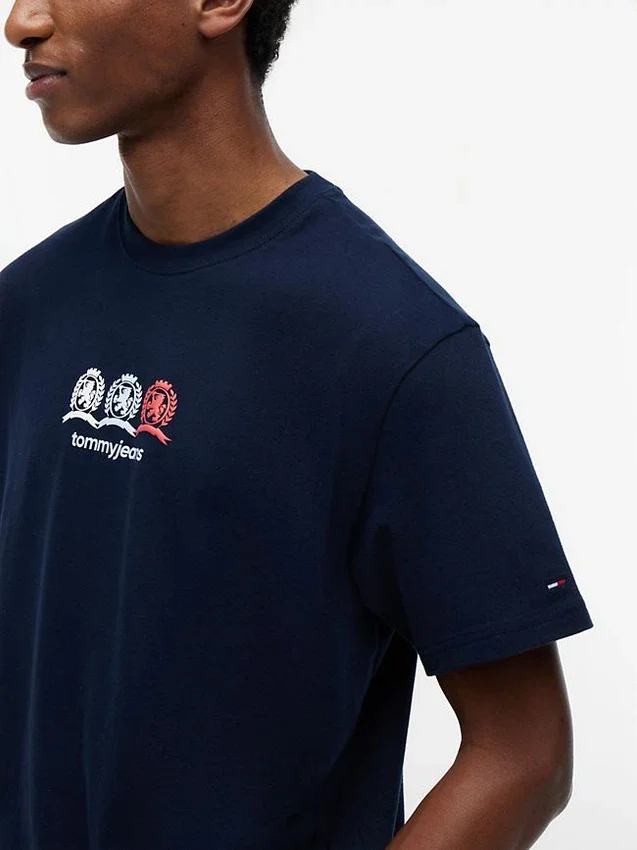 T-shirt Tommy Jeans con logo Multi-Crest T-shirt Tommy Jeans con logo Multi-Crest