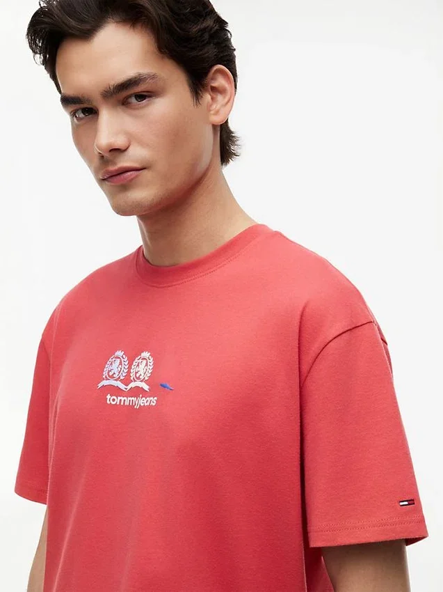 T-shirt Tommy Jeans con logo Multi-Crest T-shirt Tommy Jeans con logo Multi-Crest