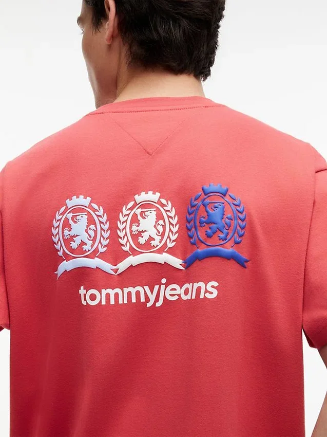 T-shirt Tommy Jeans con logo Multi-Crest T-shirt Tommy Jeans con logo Multi-Crest