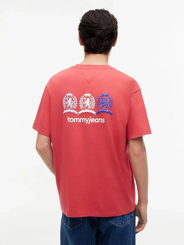 T-shirt Tommy Jeans con logo Multi-Crest T-shirt Tommy Jeans con logo Multi-Crest