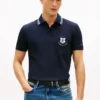 Vestibilità regolare Polo in piqué con stemma monogramma Vestibilità regolare Polo in piqué con stemma monogramma