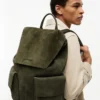 Zaino con patta in pelle scamosciata Zaino con patta in pelle scamosciata